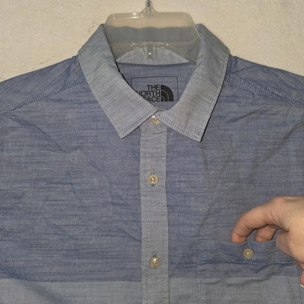 The North Face Button Down Shirt Men Small Blue Colorblock Short Sleeve Chambray
